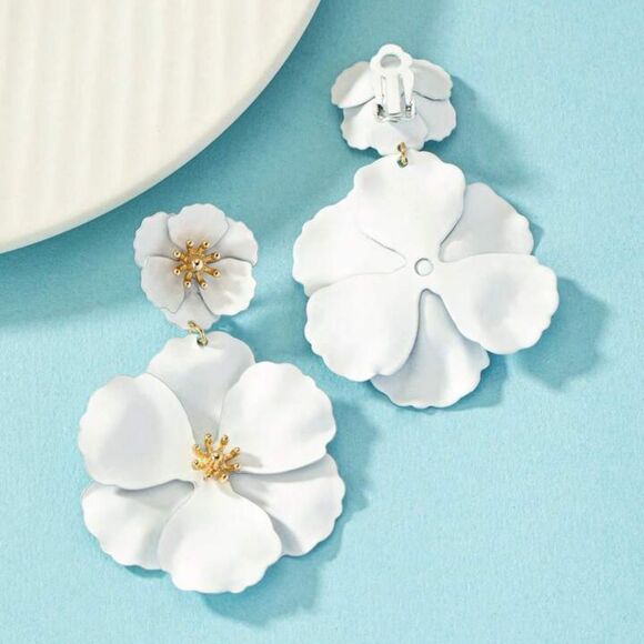 Elegant White Floral Flower Shaped Metal Clip-On Earrings With Pendants Earrings - Picture 2 of 4